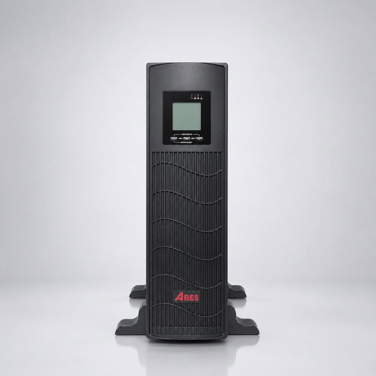 Mặt sau ARES AR630RT với cổng USB RS232 khe SNMP và ổ cắm output